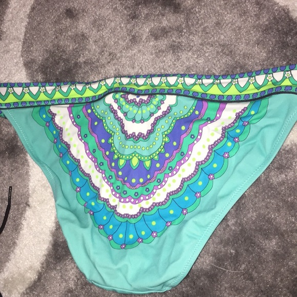 Bathing suit bottoms - Picture 3 of 3